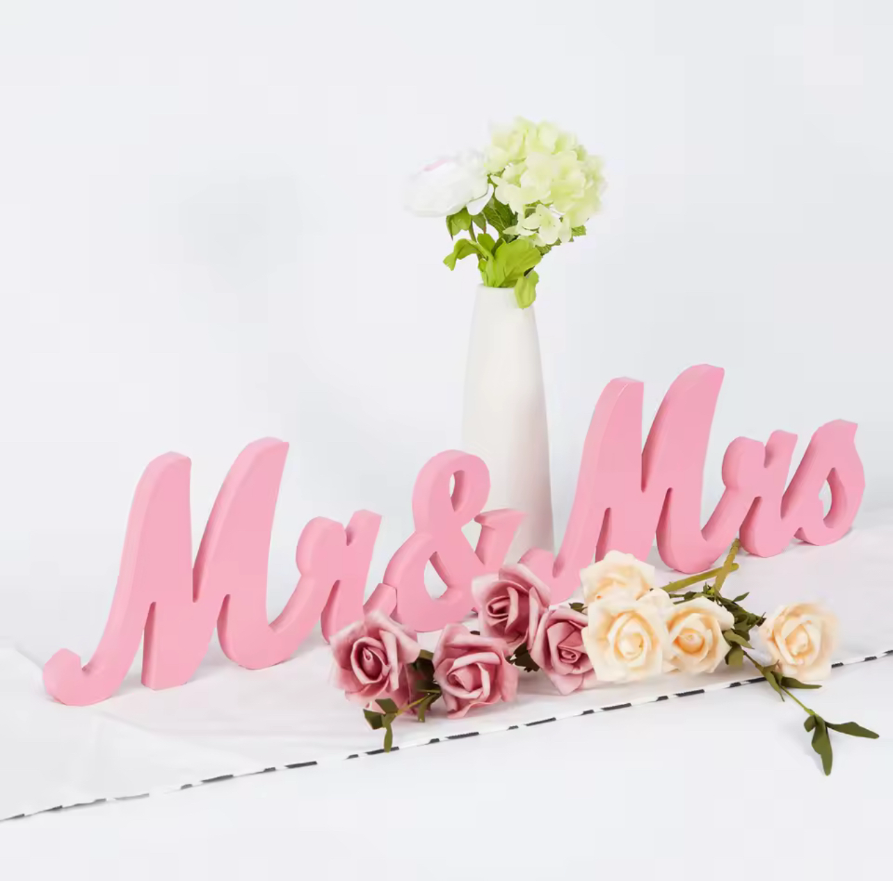 Mr & Mrs Sign